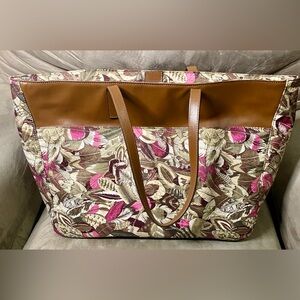 NWT Womens Beautiful Salvatore Ferragamo Milos Pink Feathered Tote with Pouch